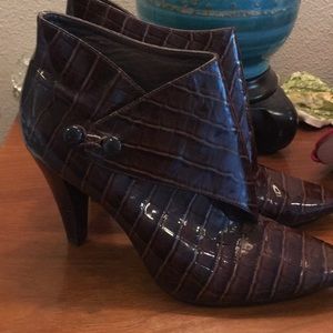 Via Spiga brown patent size 7